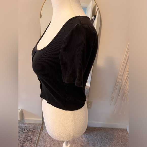 H&M Divided Black Crop Tee, Size Small - Picture 2 of 3